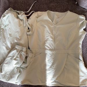 Jaanuu Scrub Set. Large Sage.